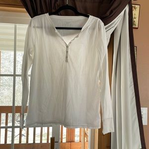 ⭐️Women’s Celtic &co organics white quarter button down top size Lg
